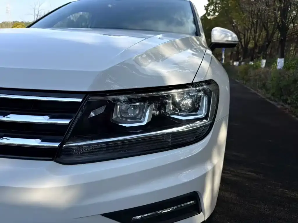 Volkswagen Tiguan L — фото 4