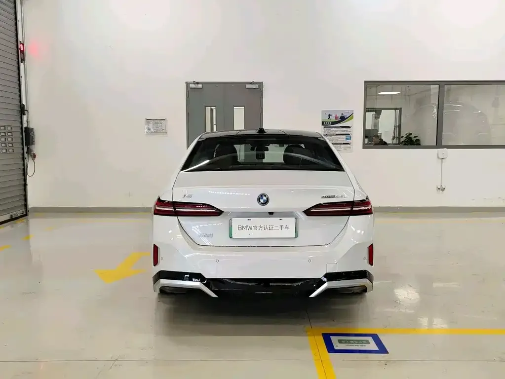 BMW i5 — фото 3