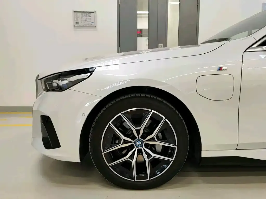 BMW i5 — фото 10