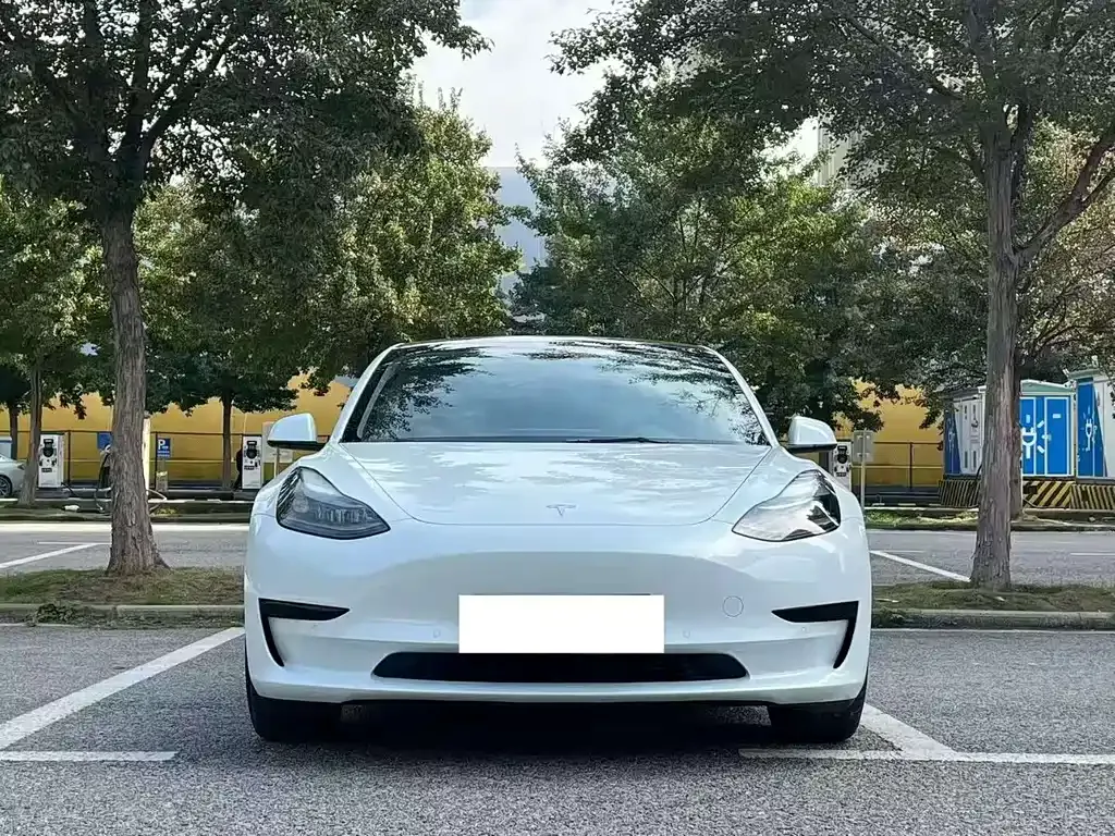 Tesla Model 3 — фото 7