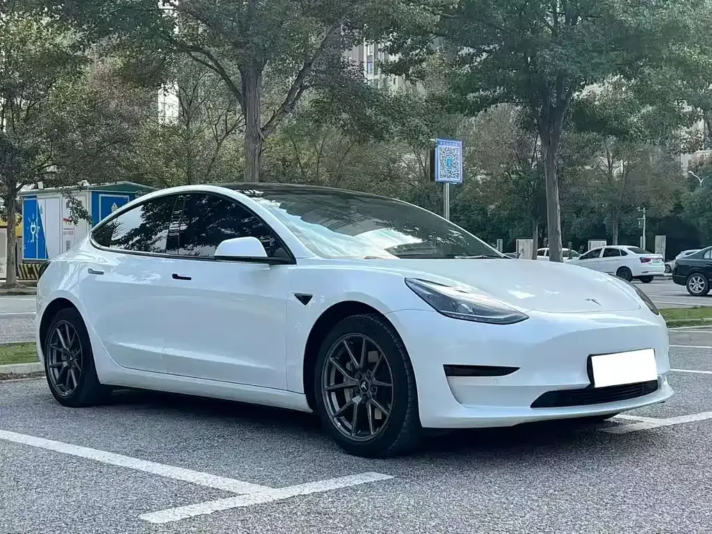 Tesla Model 3 — фото 6