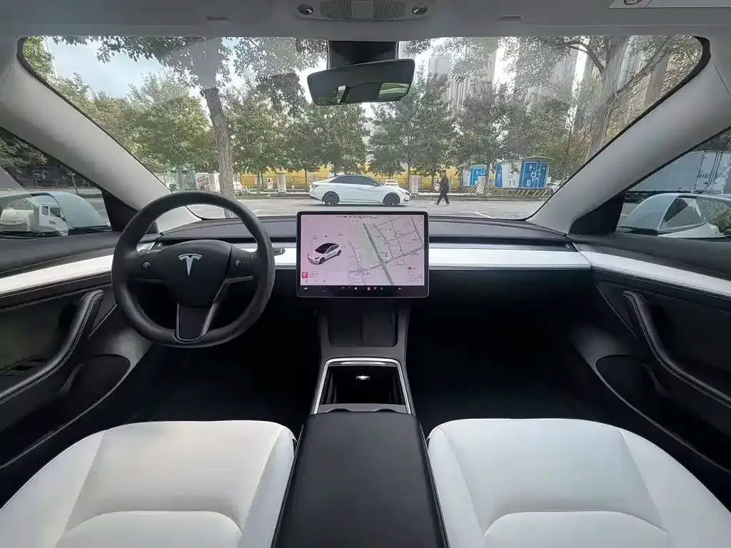 Tesla Model 3 — фото 9
