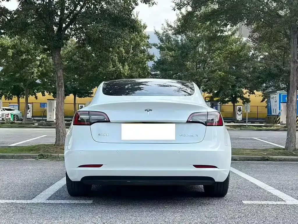Tesla Model 3 — фото 4