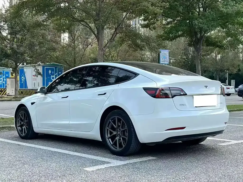 Tesla Model 3 — фото 5