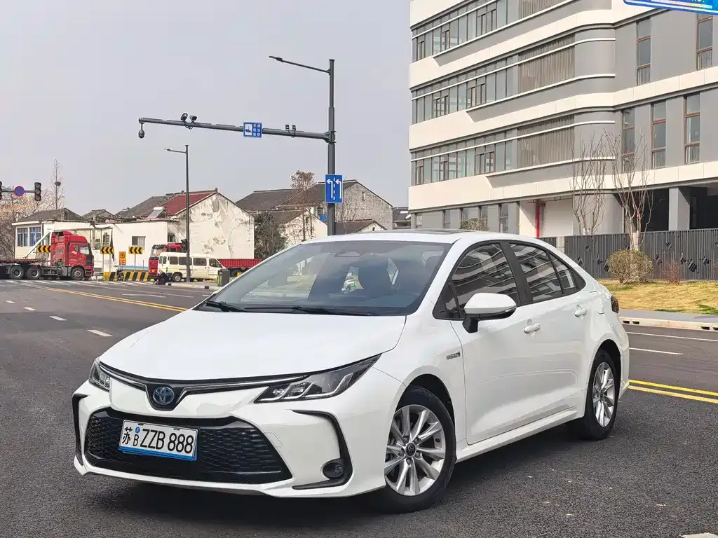Toyota Corolla — фото 1