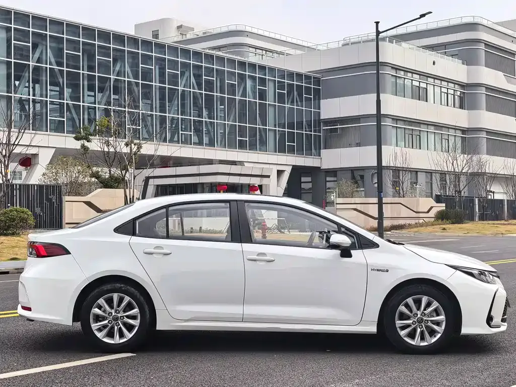 Toyota Corolla — фото 2