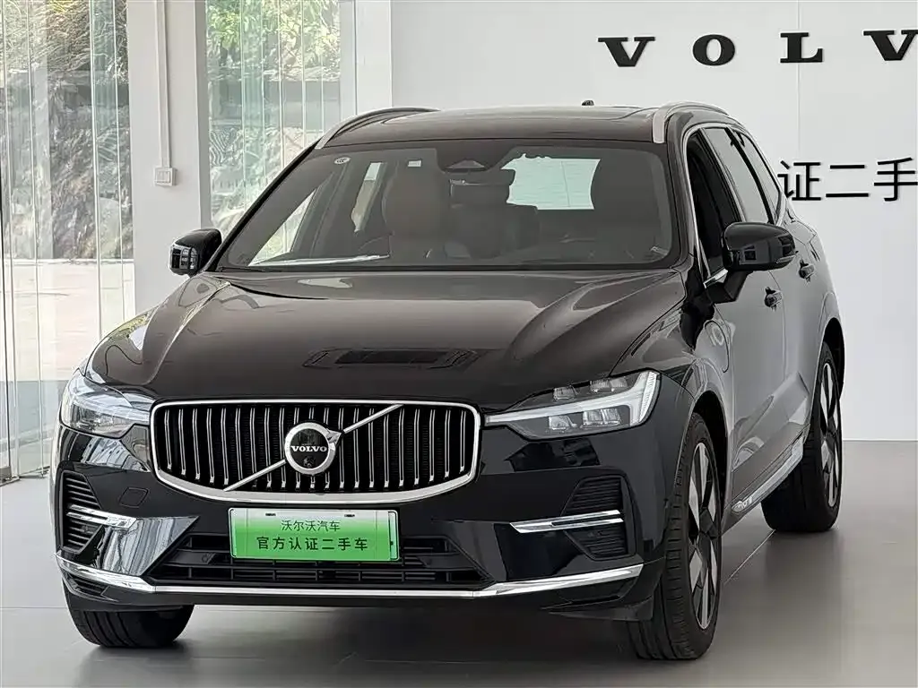 Volvo XC60 PHEV — фото 1
