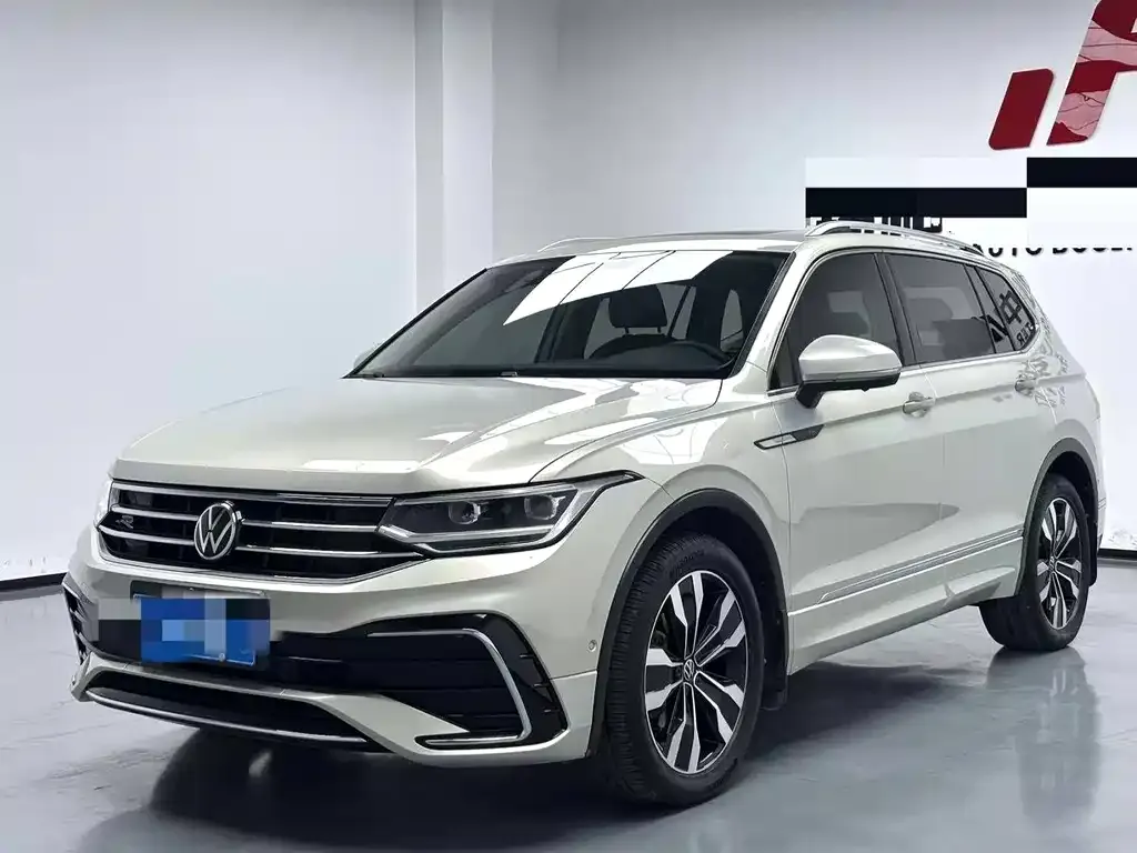 Volkswagen Tiguan L — фото 1