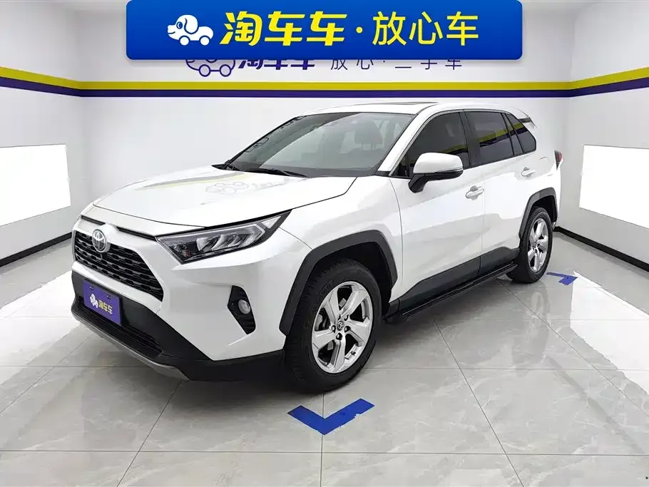 Toyota RAV4 — фото 1