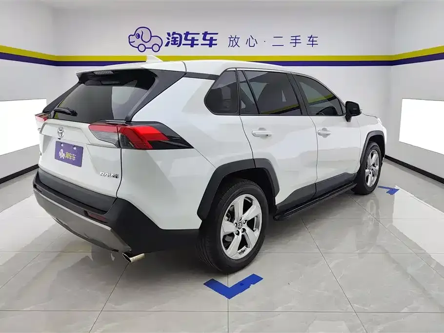 Toyota RAV4 — фото 10