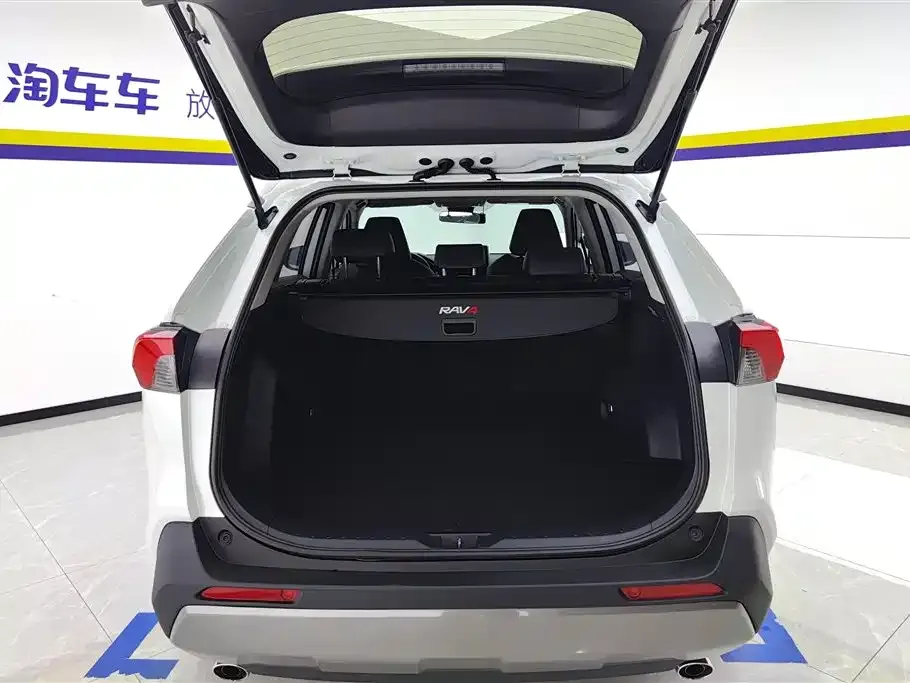 Toyota RAV4 — фото 3