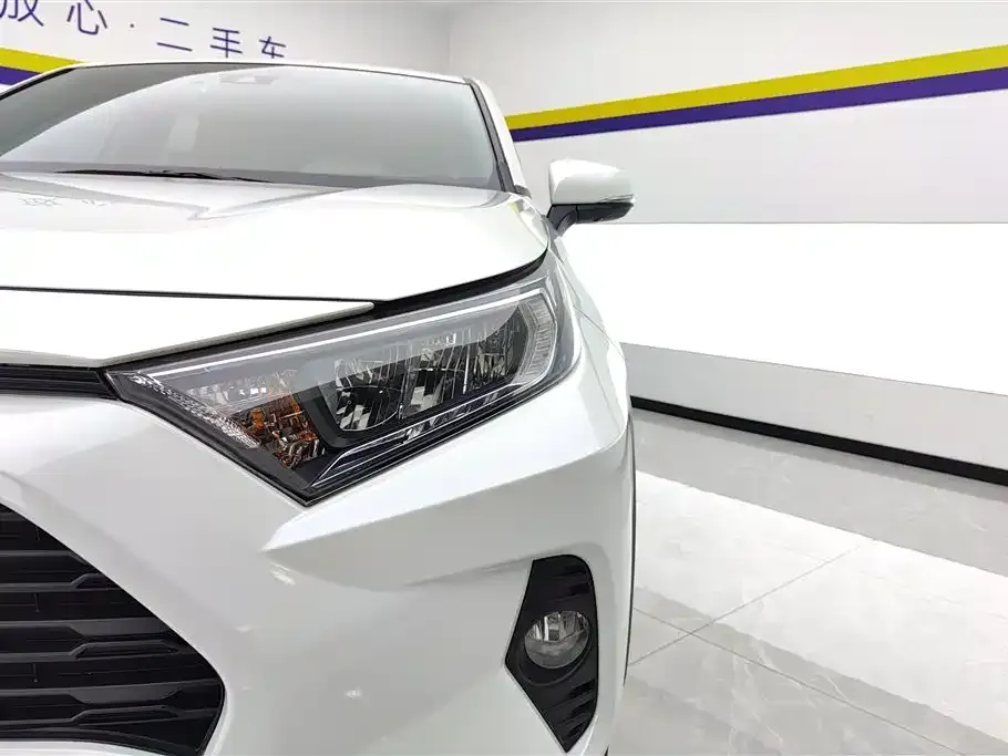 Toyota RAV4 — фото 4