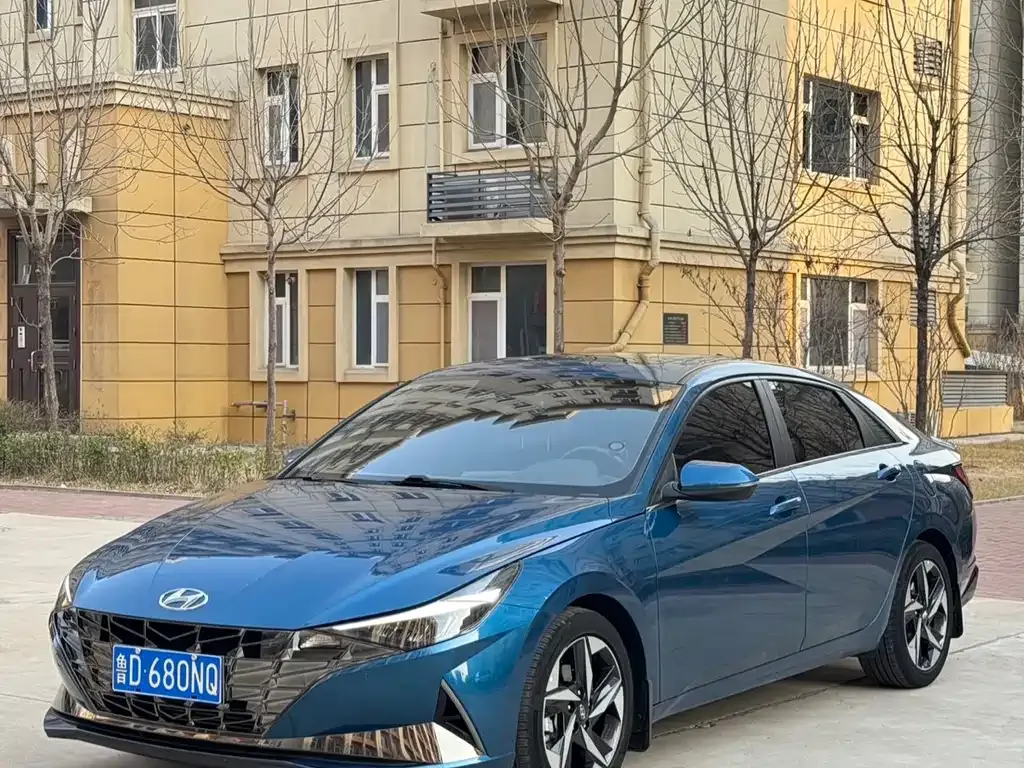 Hyundai Elantra — фото 1