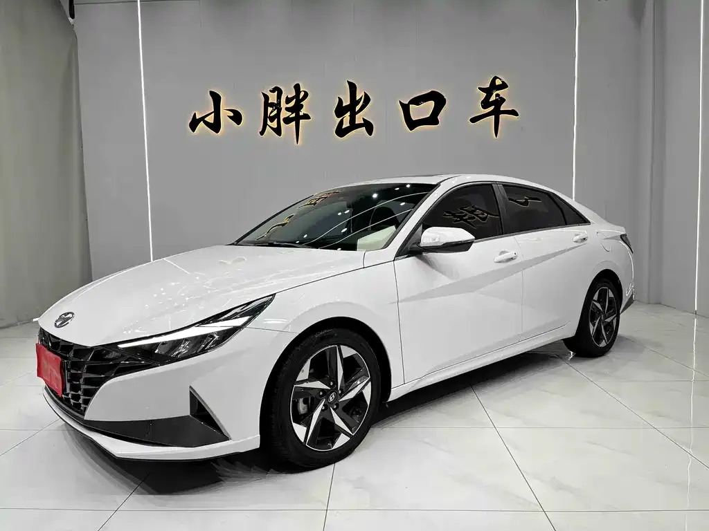 Hyundai Elantra — фото 1