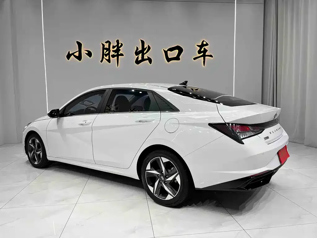 Hyundai Elantra — фото 10