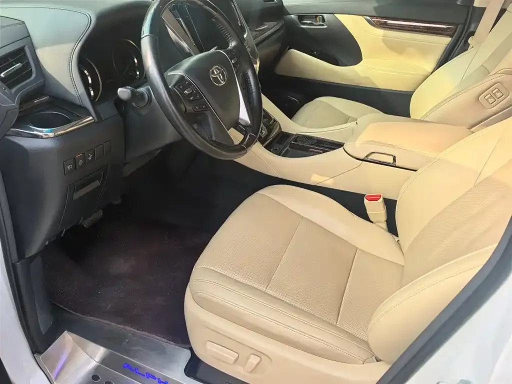 Toyota Alphard — фото 7
