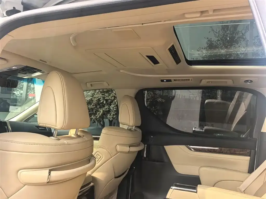 Toyota Alphard — фото 4