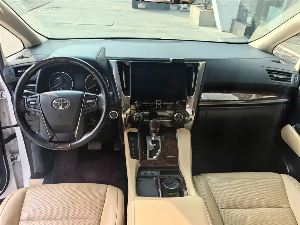 Toyota Alphard — фото 3