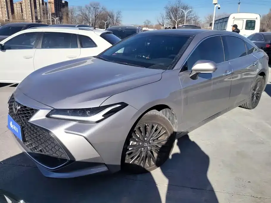 Toyota Avalon — фото 1