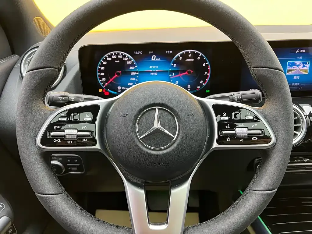 Mercedes-Benz GLA — фото 10