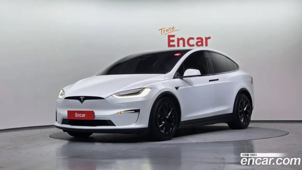 Tesla Model X — фото 1
