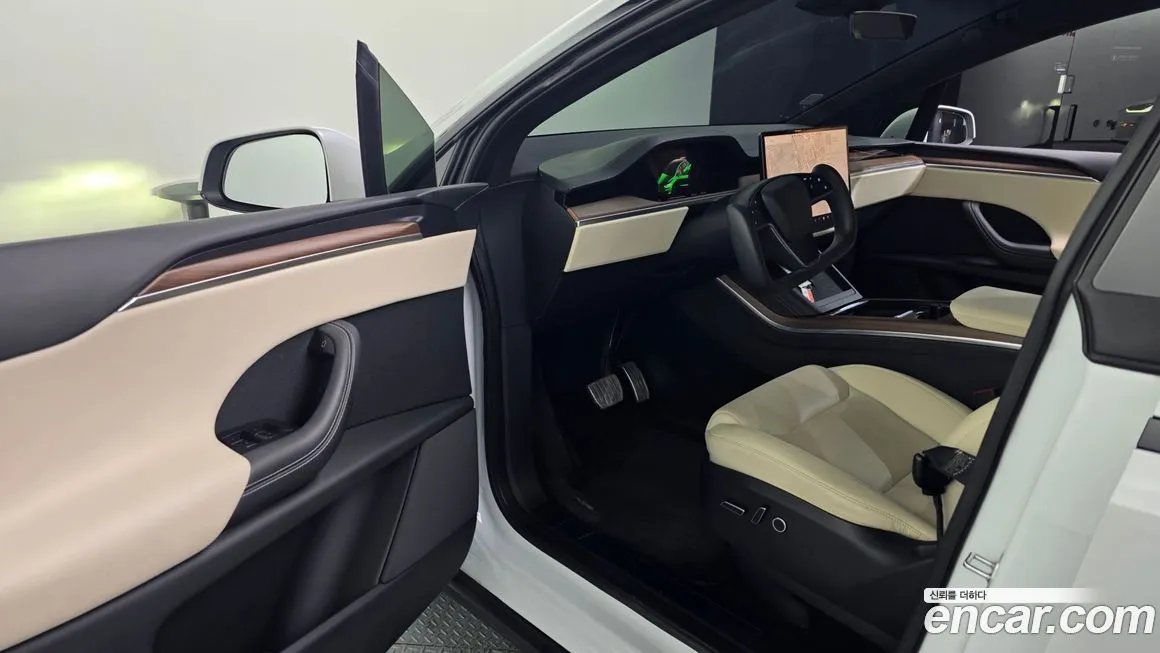 Tesla Model X — фото 10