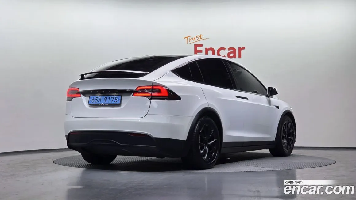 Tesla Model X — фото 3