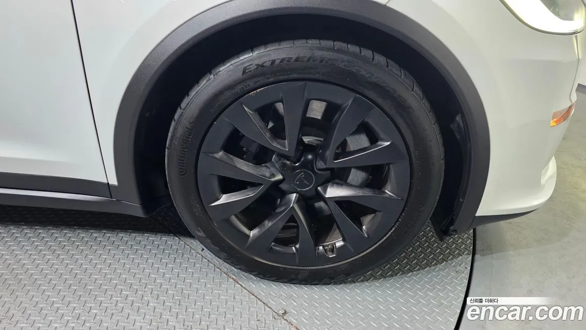 Tesla Model X — фото 7