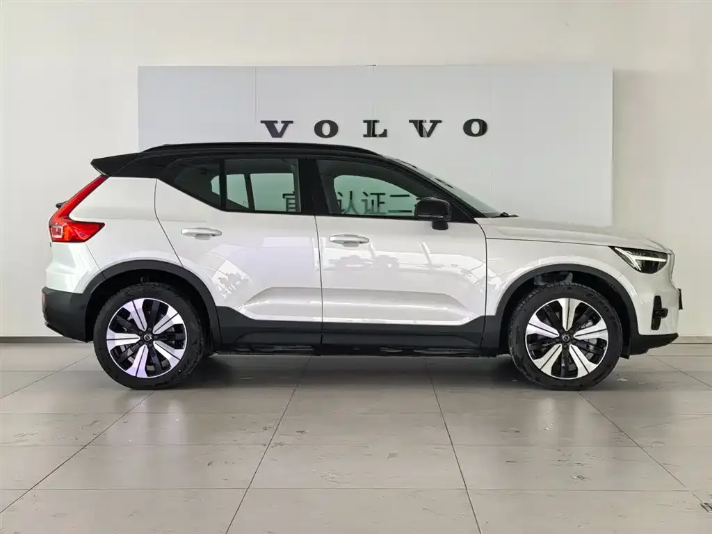 Volvo XC40 NEV — фото 7