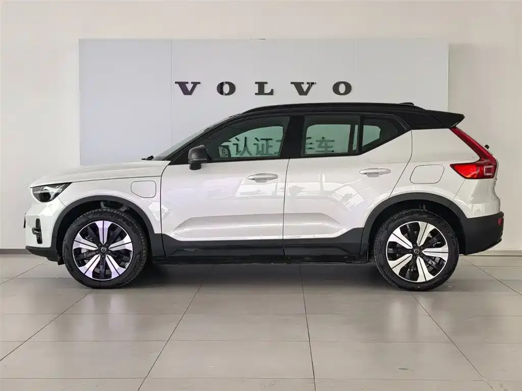 Volvo XC40 NEV — фото 5