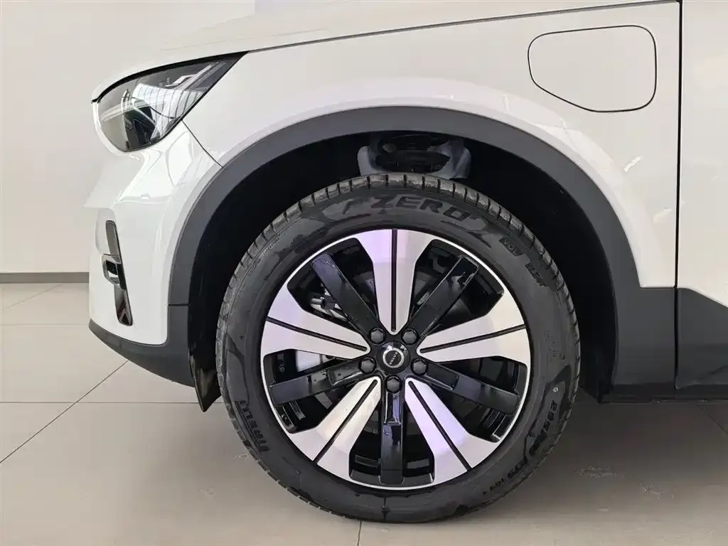 Volvo XC40 NEV — фото 8