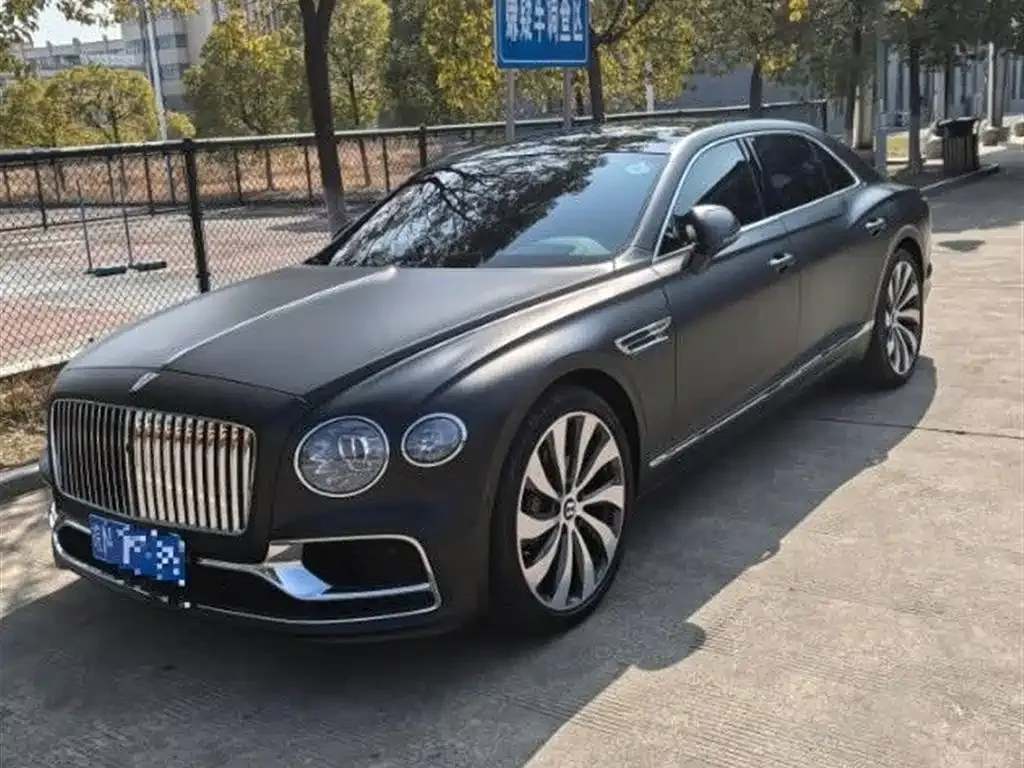 Bentley Flying Spur — фото 1