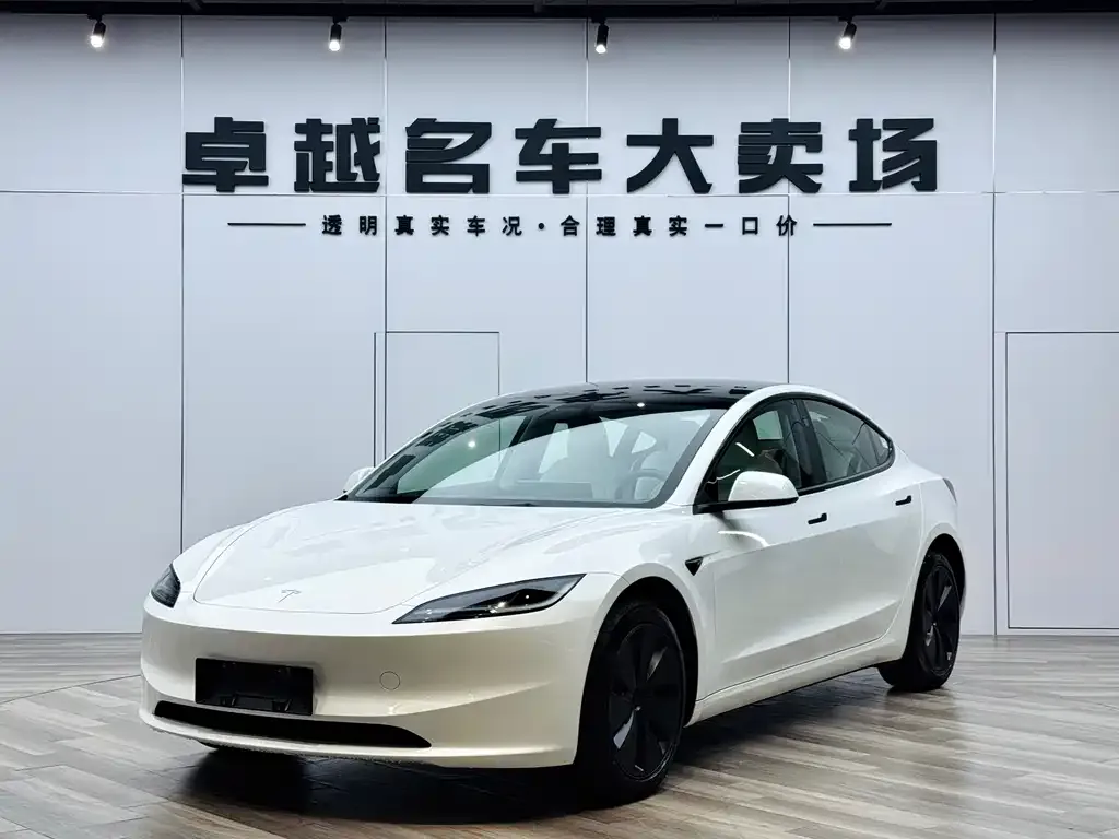 Tesla Model 3 — фото 1