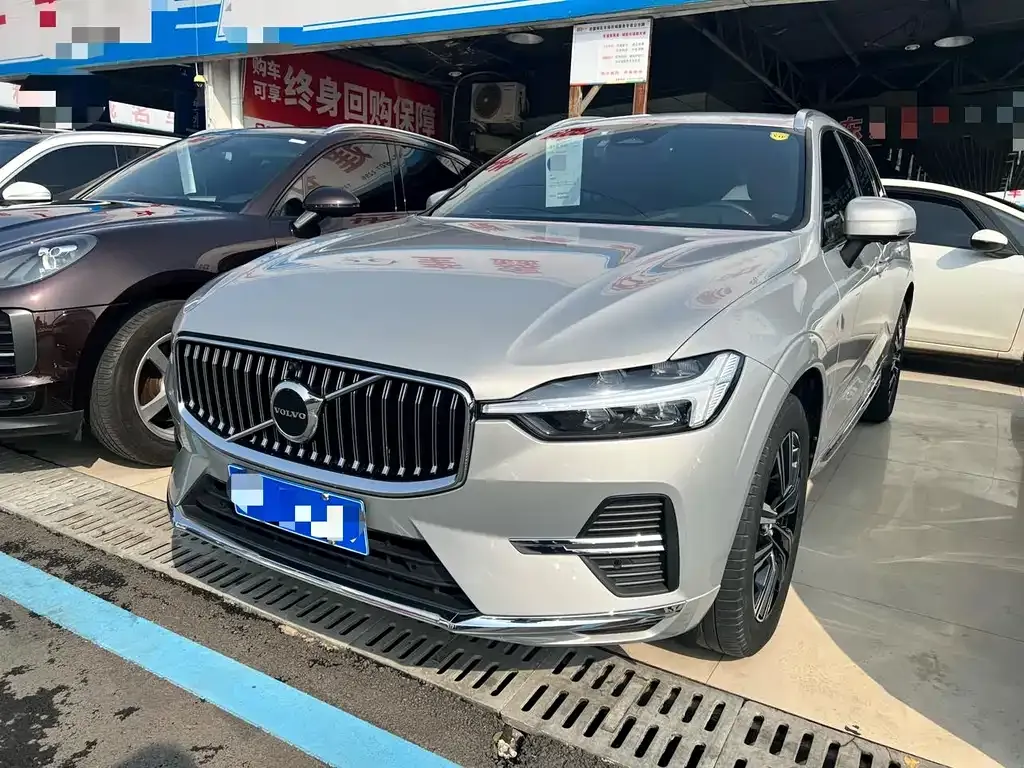 Volvo XC60 — фото 1