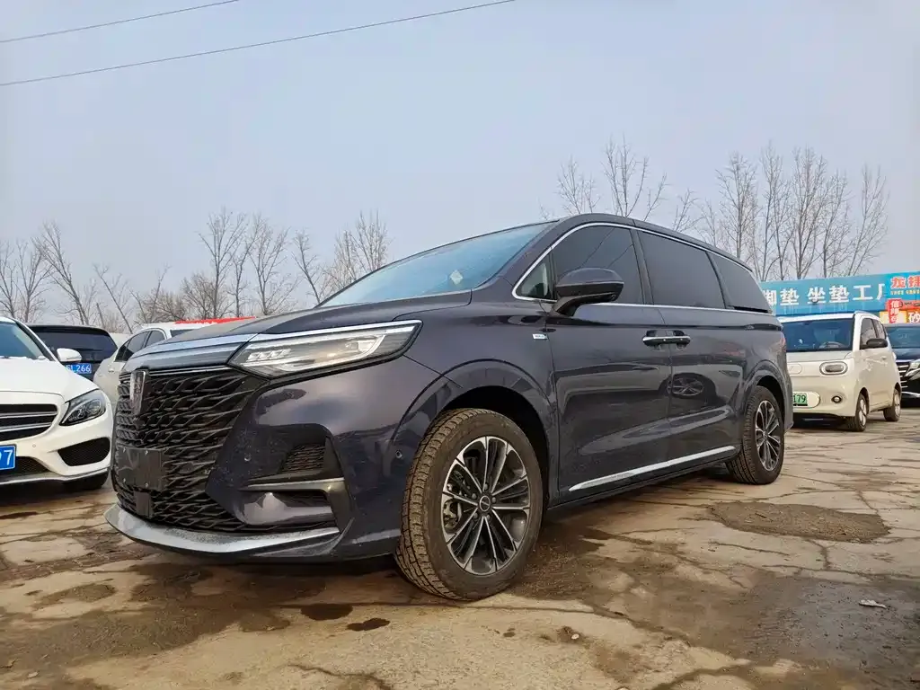 Roewe iMAX8 — фото 1