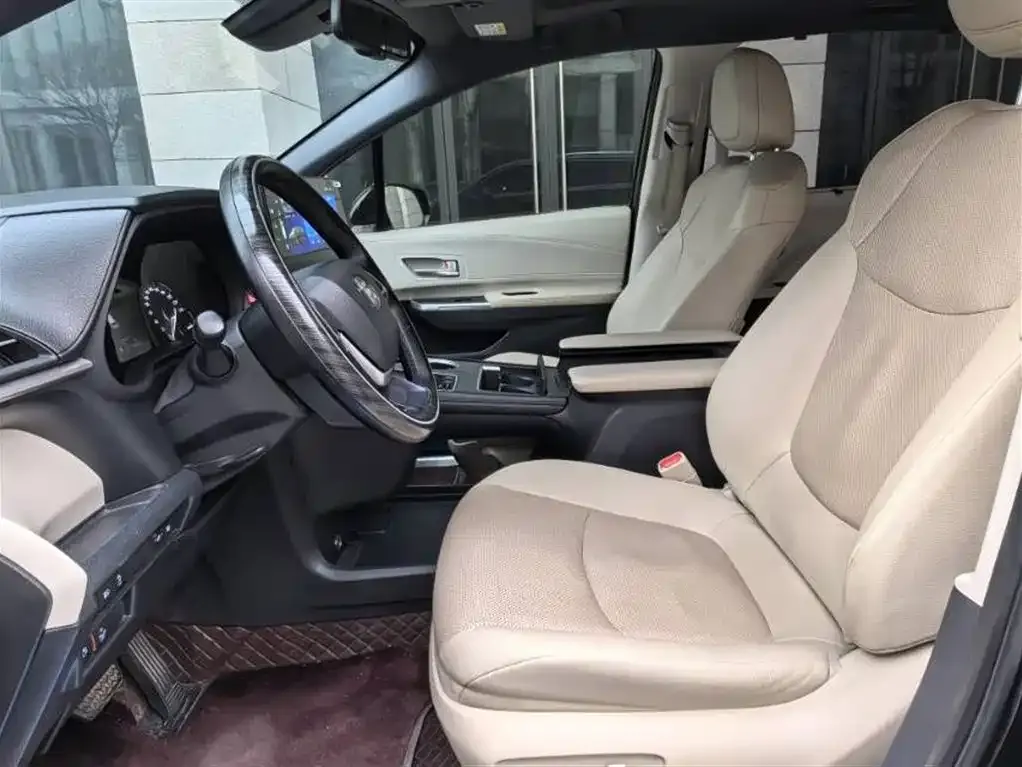 Toyota Sienna — фото 2