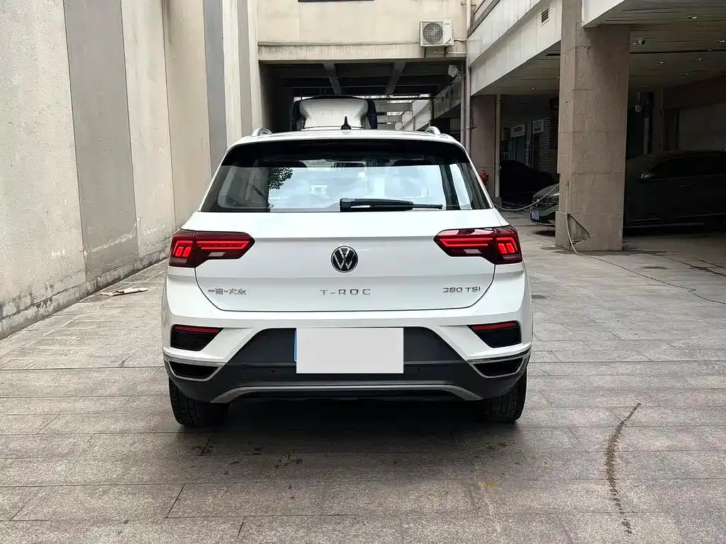 Volkswagen T-Roc — фото 9