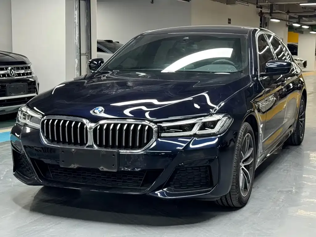 BMW 5 Series — фото 1