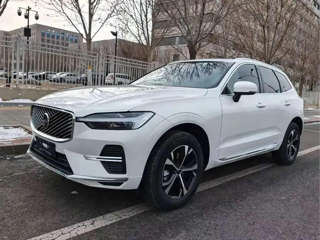Volvo XC60 — фото 1