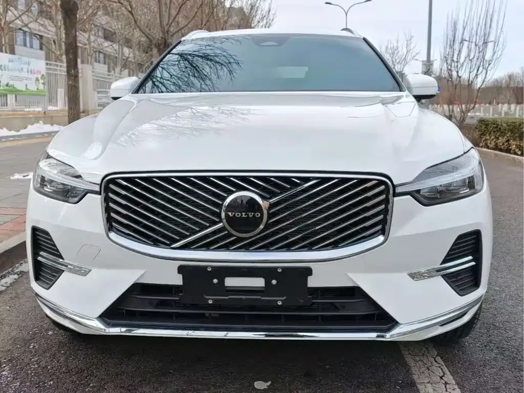 Volvo XC60 — фото 10