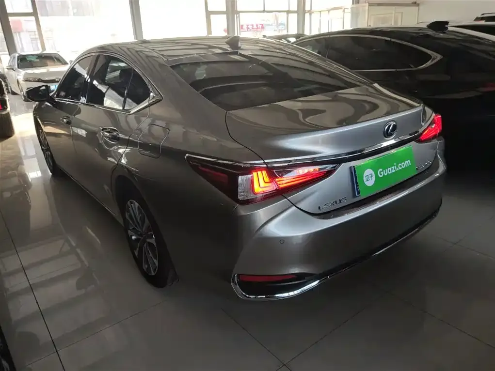 Lexus ES — фото 10