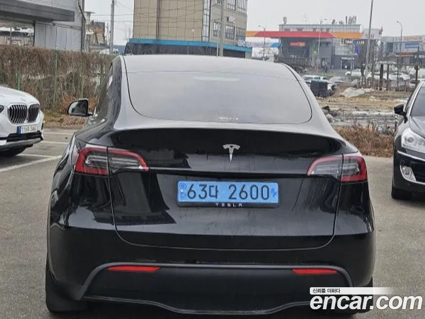 Tesla Model Y — фото 10