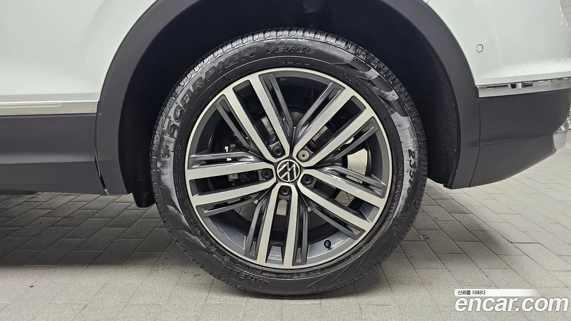 Volkswagen Tiguan — фото 10