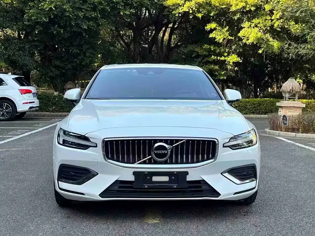 Volvo S60 — фото 9