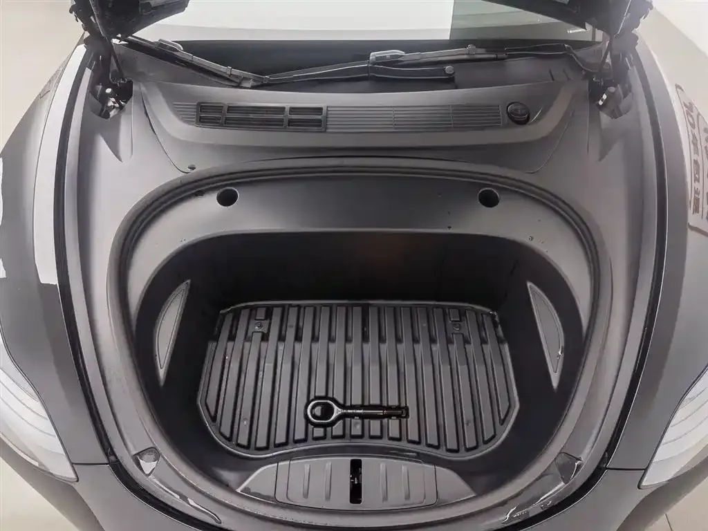 Tesla Model 3 — фото 4