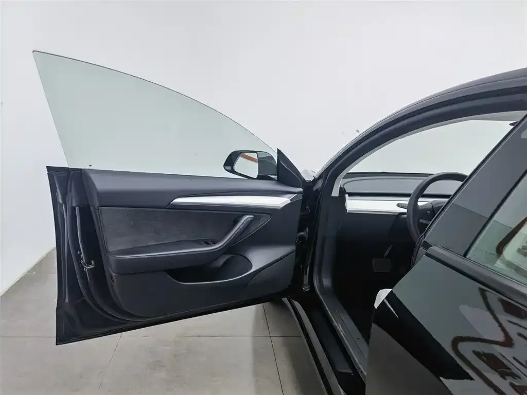 Tesla Model 3 — фото 10