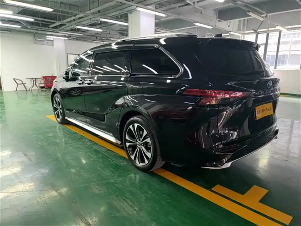 Toyota Granvia — фото 3