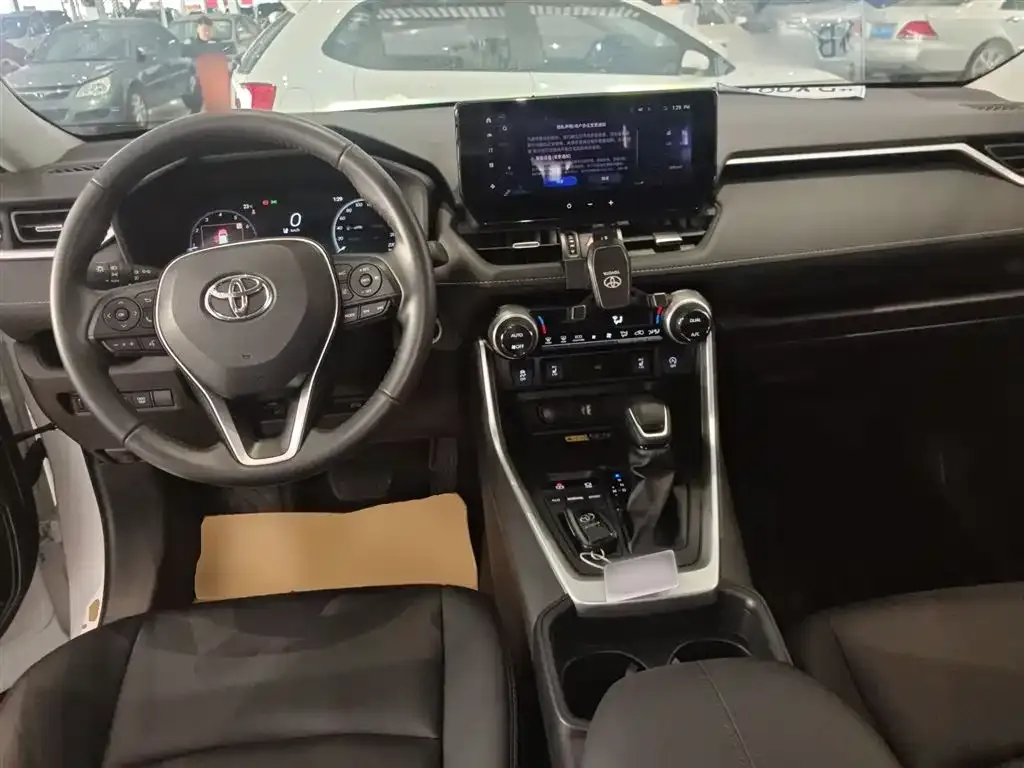 Toyota RAV4 — фото 6