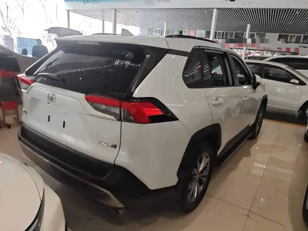Toyota RAV4 — фото 2
