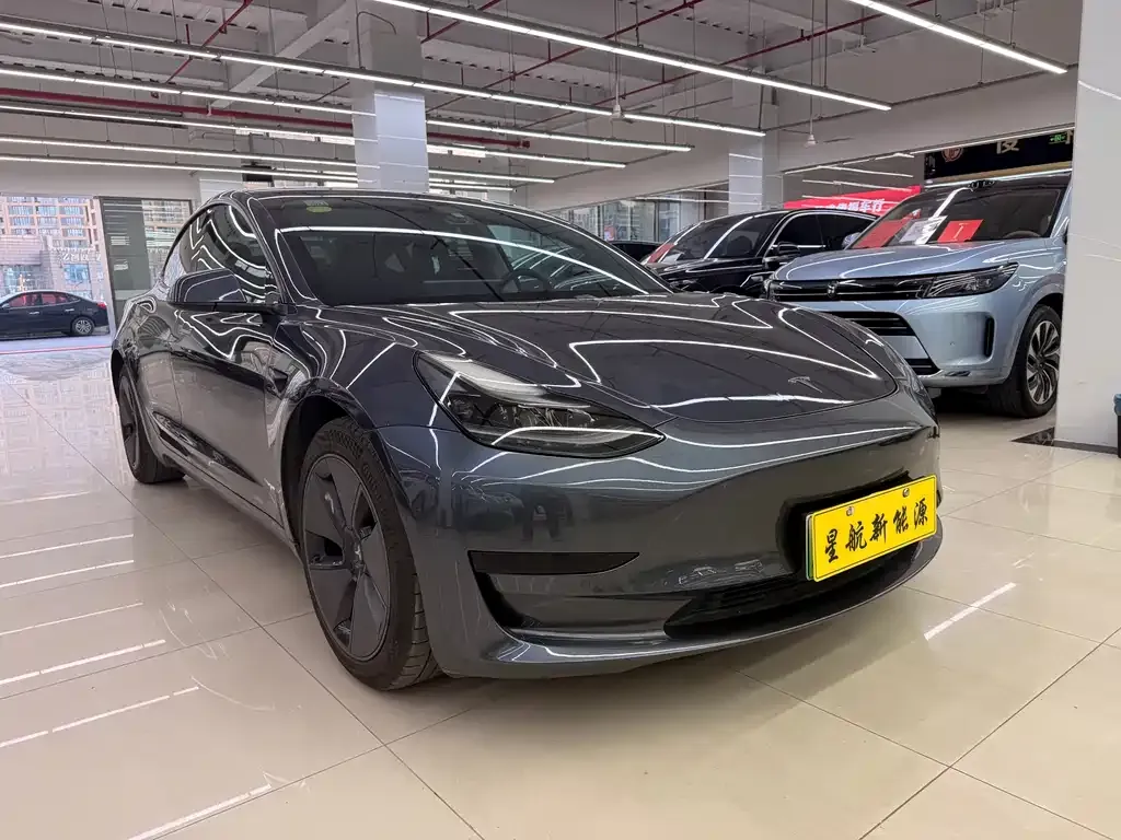 Tesla Model 3 — фото 2